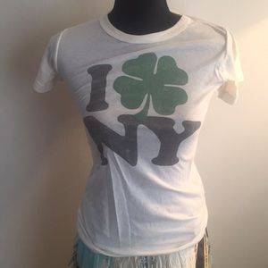 Urban Outfitters I ☘️ New York Tee, size Medium - Shamrock St. Patrick’s Day NYC